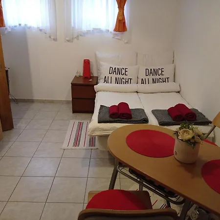 Minigarzon شقة بودابست